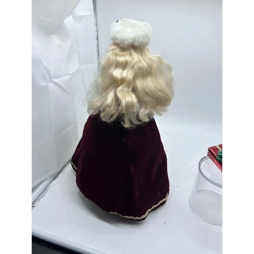 Vintage 1996 Mattel Barbie Happy Holidays Doll Special Edition 15646 W/ Gift
